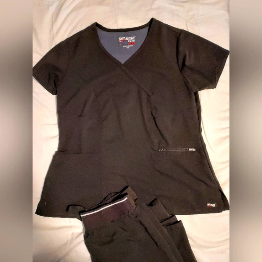 Grays anatomy scrub set Size Large Top Size Small Bottom